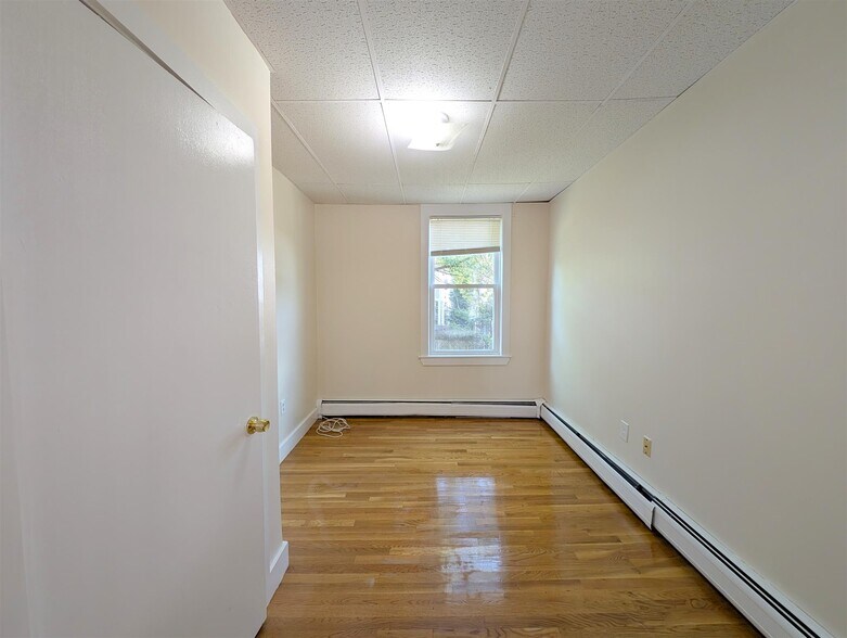 Building Photo - 378 Windsor St