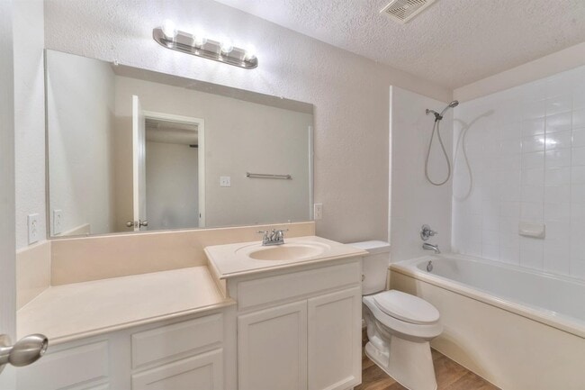 Building Photo - 3662 Fuller Bluff Dr