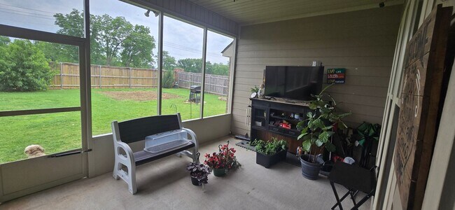 Building Photo - Waterford Bend Subdivision (3 Bedroom 2 Bathroom)
