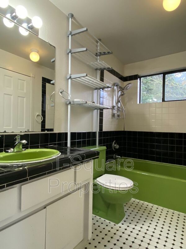 Building Photo - 5115 159th Ave NE