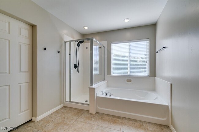 Building Photo - 25 Precipice Ct