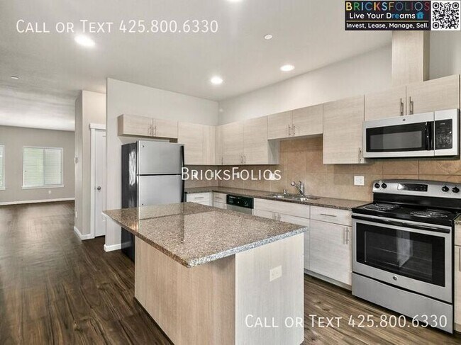 Building Photo - Discover Your Dream Corner Townhome in Olympia