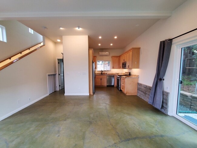Building Photo - Well Maintained 1 Bedroom in Banana Belt a...