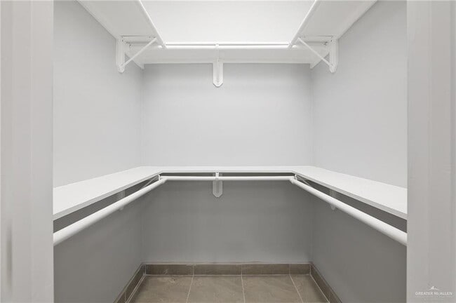 Building Photo - 2526 N Vly Cir