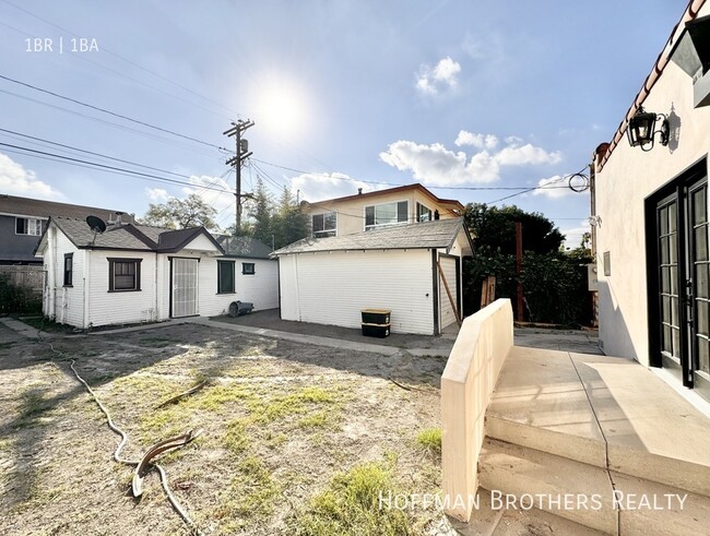 Building Photo - 2818 1/2 S Sycamore Ave Los Angeles, CA 90016