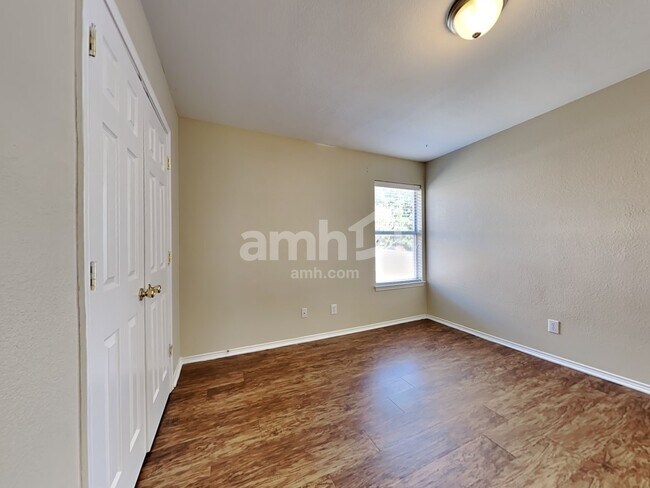 Building Photo - 1039 Winepress Rd