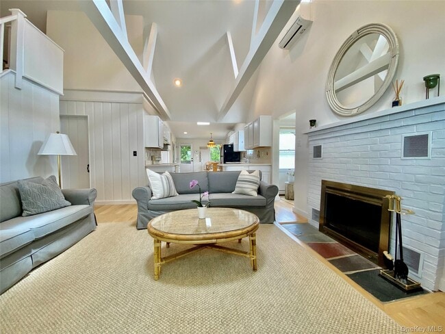 Building Photo - 1875 Bayview Ave