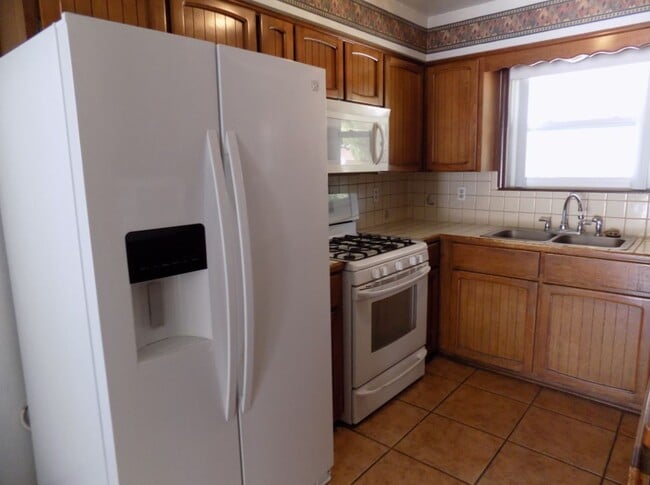 Building Photo - 502 Laura Ct