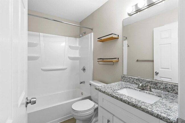 Building Photo - 2701 Peach Tree Ln