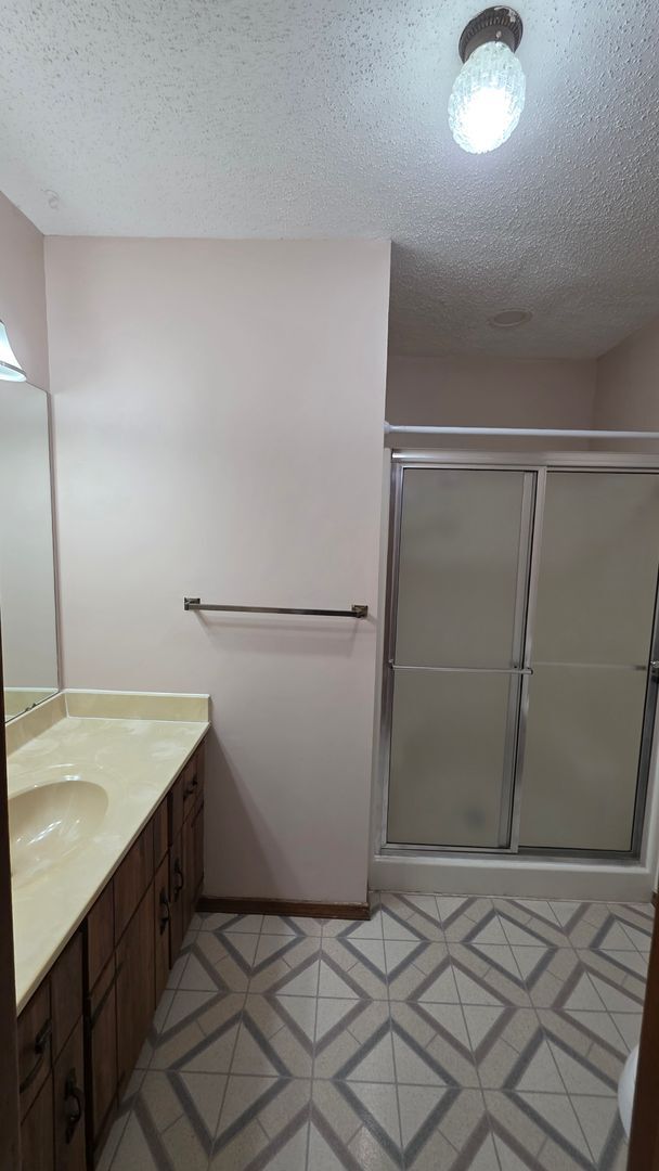 Building Photo - 503 E Redwood St