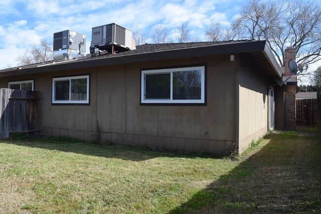 Building Photo - 6505 Hillsdale Blvd