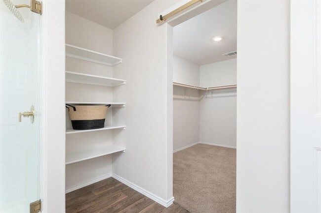 Building Photo - 105 Black Wolf Run