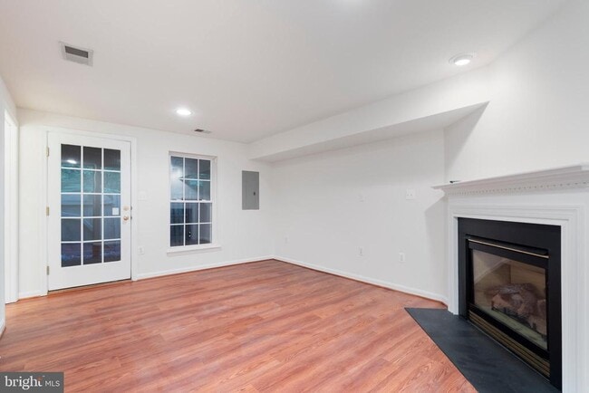 Building Photo - 4021 Fairfax Center Hunt Trail