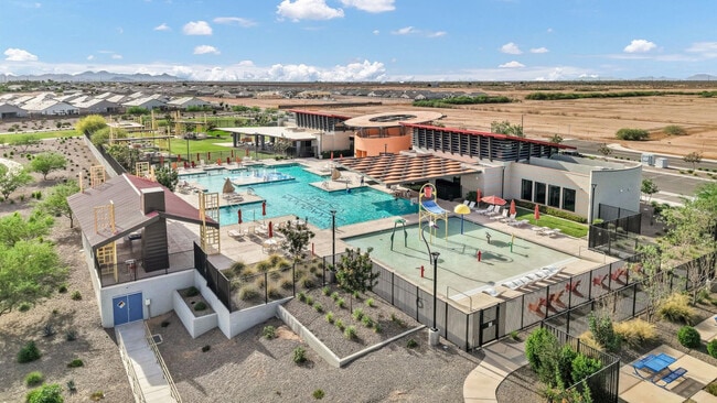 Building Photo - 30517 N Oak Dr