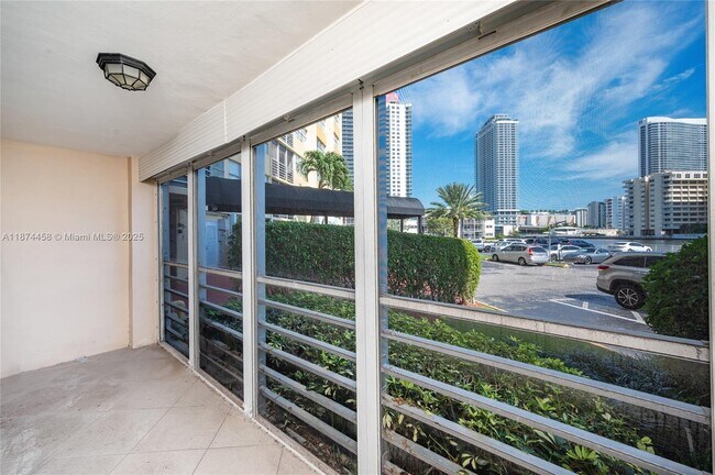Building Photo - 100 Golden Isles Dr