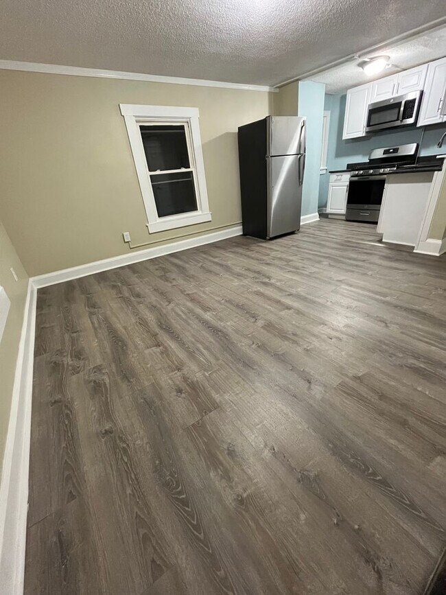 Building Photo - Gorgeous Studio, Second-floor! Apartment in quiet Pittsfield Street