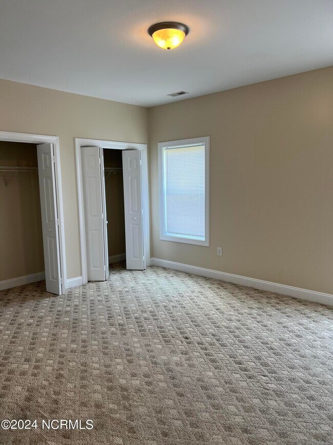 Building Photo - 200 Lighthouse Ln