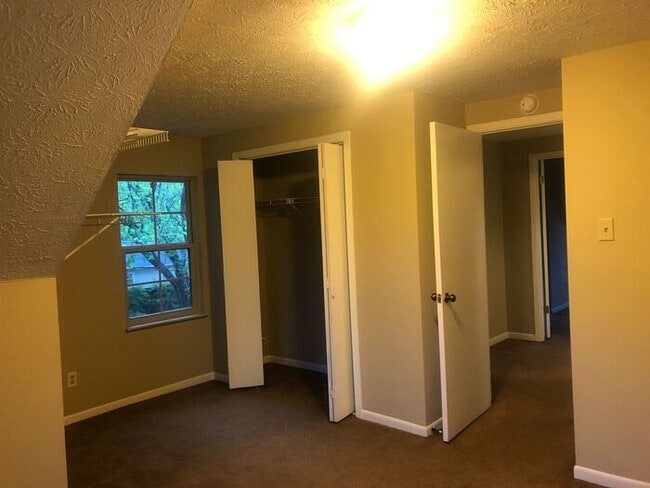 Building Photo - Charming 4-Bedroom Cape Cod Home in Knoxville