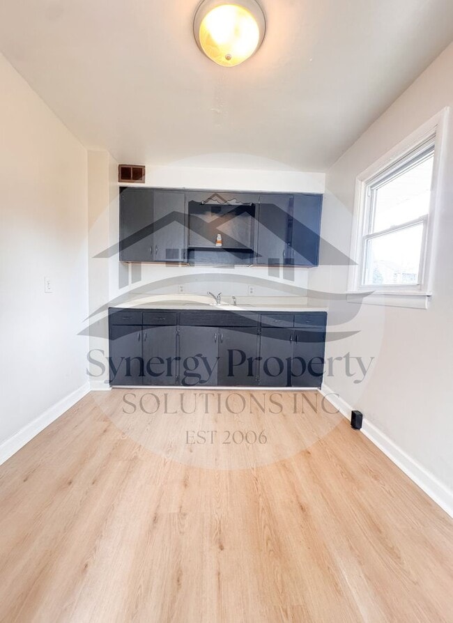 Building Photo - First Floor Living - $295 DEPOSIT