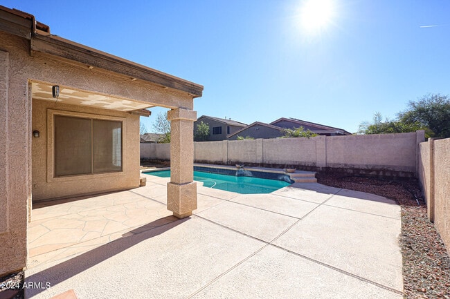 Building Photo - 11617 W La Reata Ave