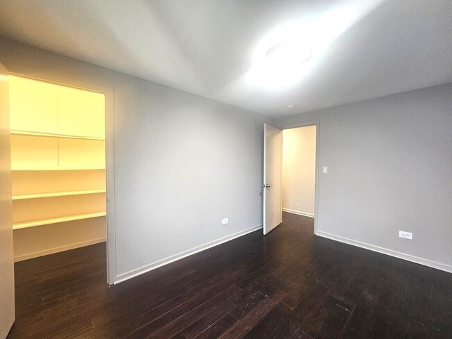 Building Photo - 841 Oxford Pl