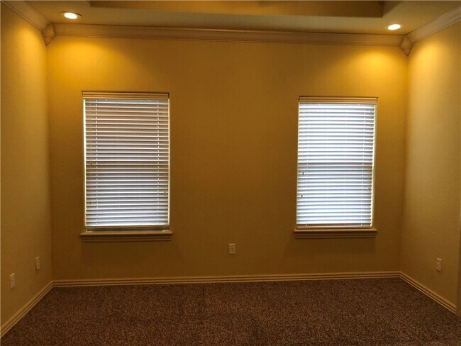 Building Photo - 574 Westford St