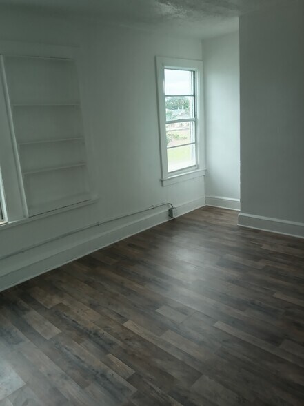 Building Photo - 417 Earl St