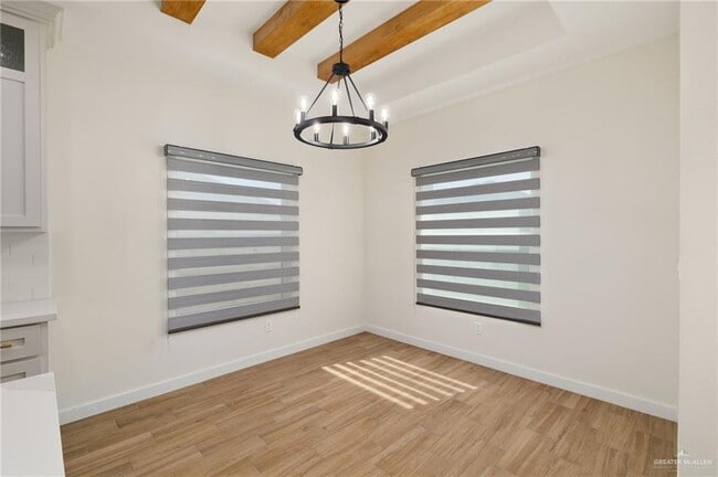 Building Photo - 18 S Peak Dr