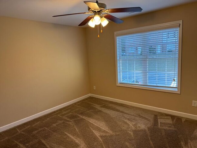 Building Photo - Nice Town Home near hospital in Concord.