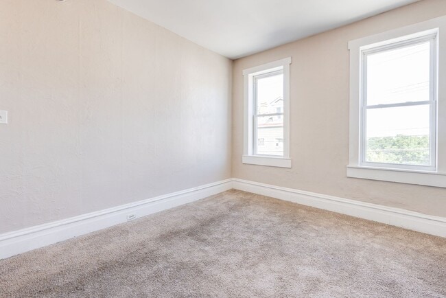 Building Photo - 35 Mt Oliver St