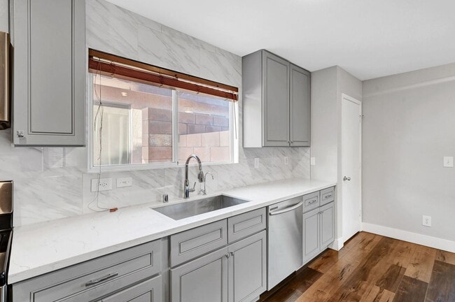 Building Photo - Remodeled Three Bedroom in Summerlin! No carpet!