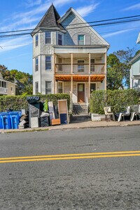 Building Photo - 221 Willow St