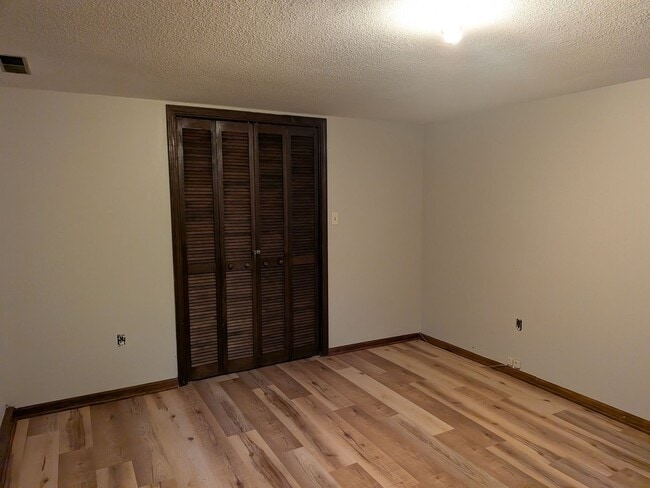 Building Photo - 2513 Lilac Dr