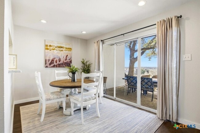 Building Photo - 1135 Parkview Dr