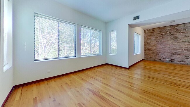 Primary Photo - Top Floor Southport Corridor One Bedroom