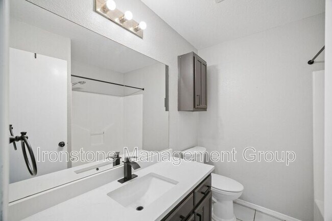 Building Photo - 11665 N 156th E Ave