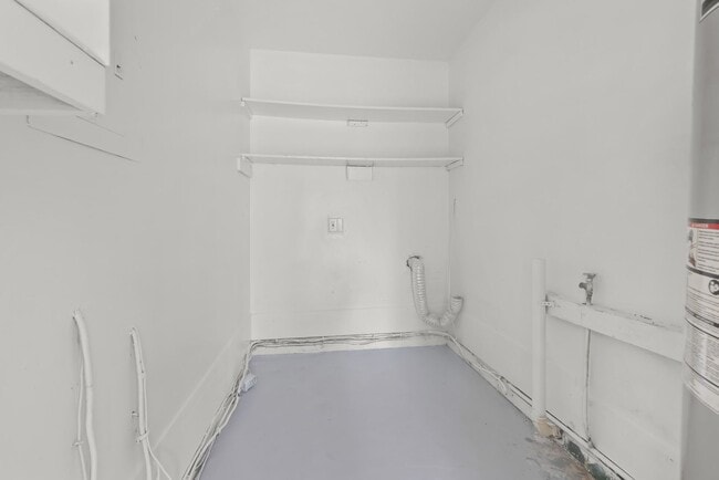 Building Photo - Newly Renovated Center Point Home