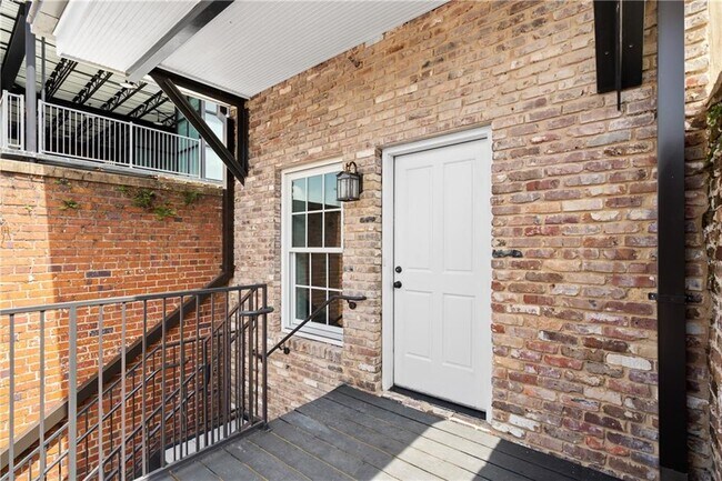 Building Photo - 362 Dauphin St
