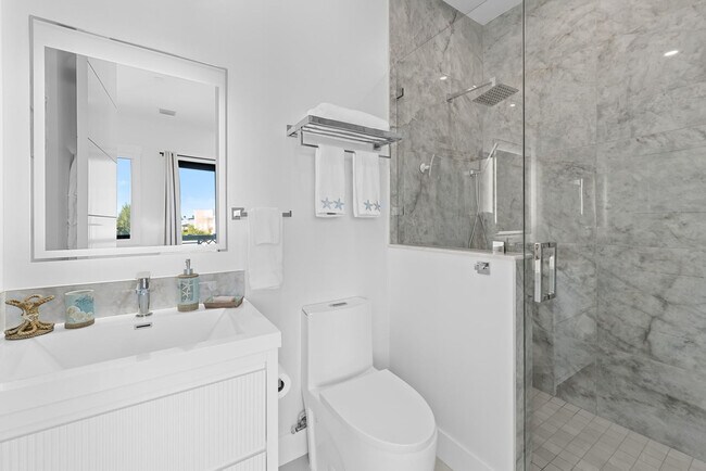 Building Photo - 247 Pescayo Ave