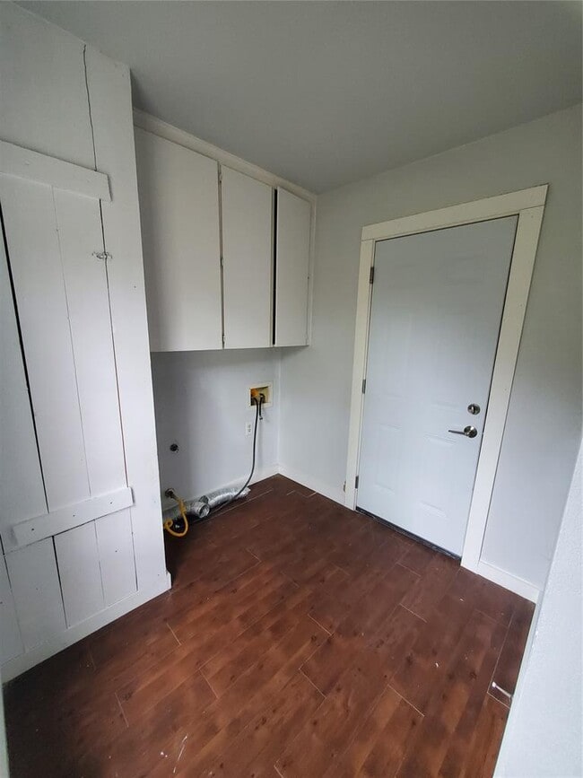 Building Photo - 807 Fernwood Cove