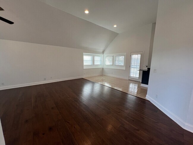 Building Photo - 2654 Crosspark Dr