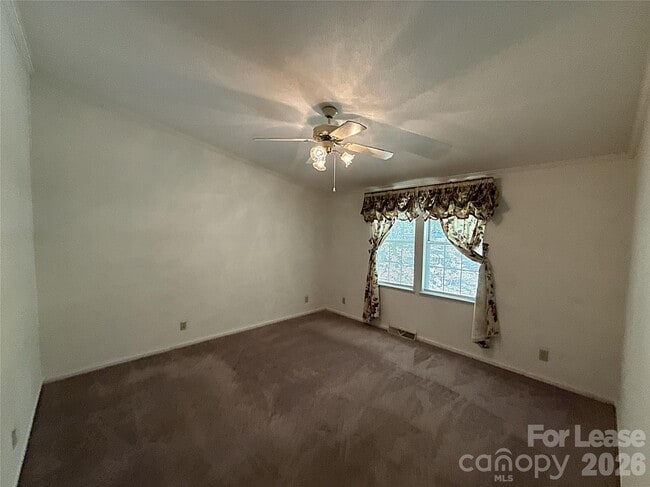 Building Photo - 2039 Vista Rd