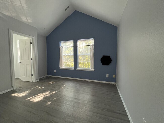 Building Photo - Charming 3-Bedroom Home with Open Layout, ...