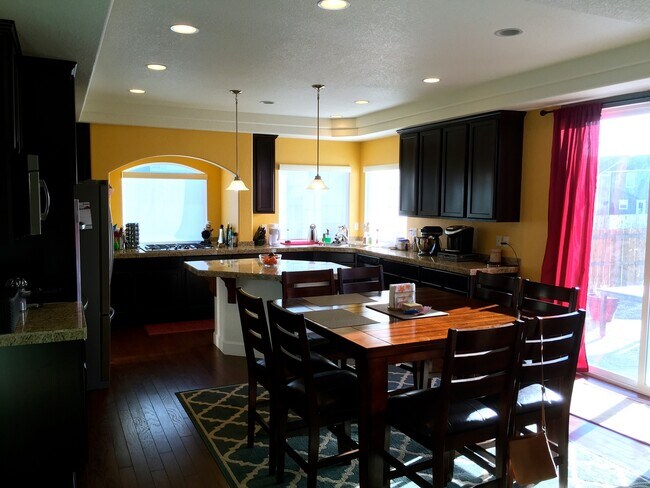 Building Photo - Parade of Homes Winner – Upgraded 4BD/3BA ...
