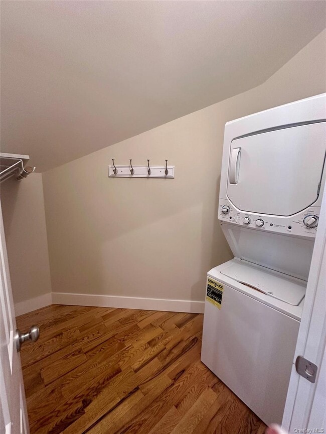 Building Photo - 12 Main St