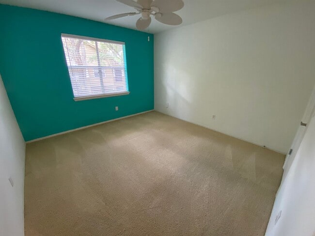Building Photo - 11 Arbor Club Dr