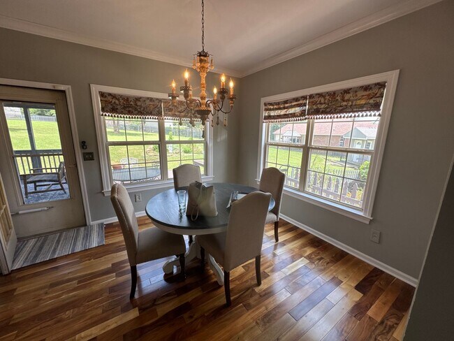 Building Photo - FOR LEASE- 4 BEDROOM FURNISHED HOME IN MT....