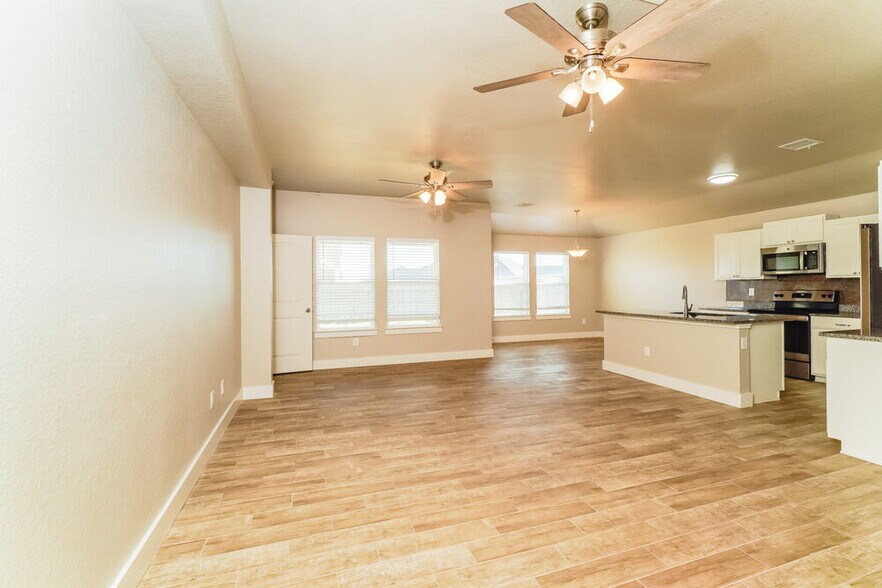 Building Photo - 1545 Birmingham Dr