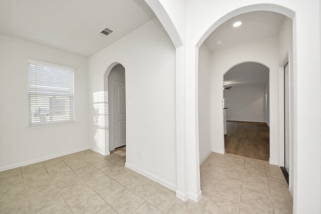 Building Photo - 9526 Opal Gates Dr