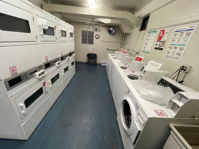 Building Photo - 2 Bedroom, 2 Bathroom w/ AC & INCLUDES ELE...